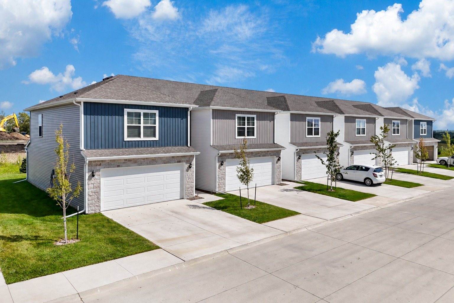 Single-story villa homes